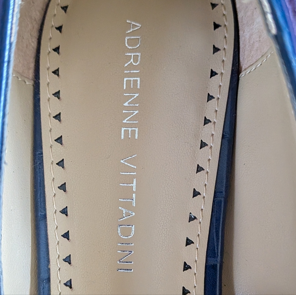 Adrienne Vittadini Women's 8.5 Navy Croc-Embossed Kitten Heels Office Work - Picture 3 of 7